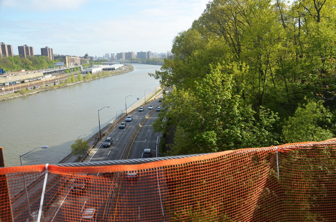 View south over the Harlem River Drive<br/>